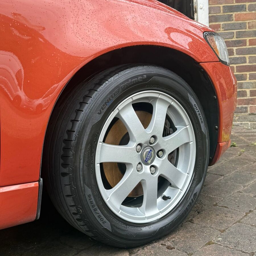 Alloy wheel after deep clean — spotless finish